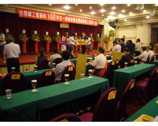 100年模範勞工表揚183